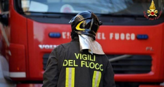 San Benedetto del Tronto - Vandali in azione sul lungomare, incendiati i cassonetti